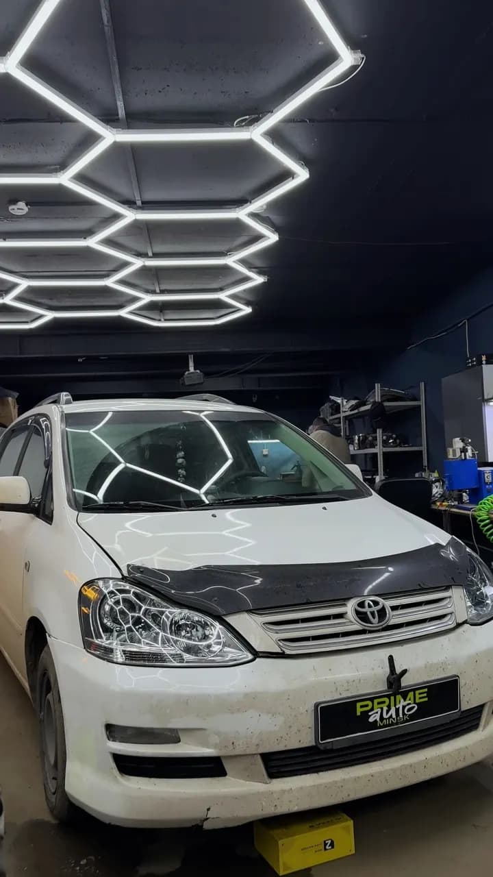 Toyota: установили bi-led модули, отшлифовали и отполировали фары, оклеили полиуретановой плёнкой