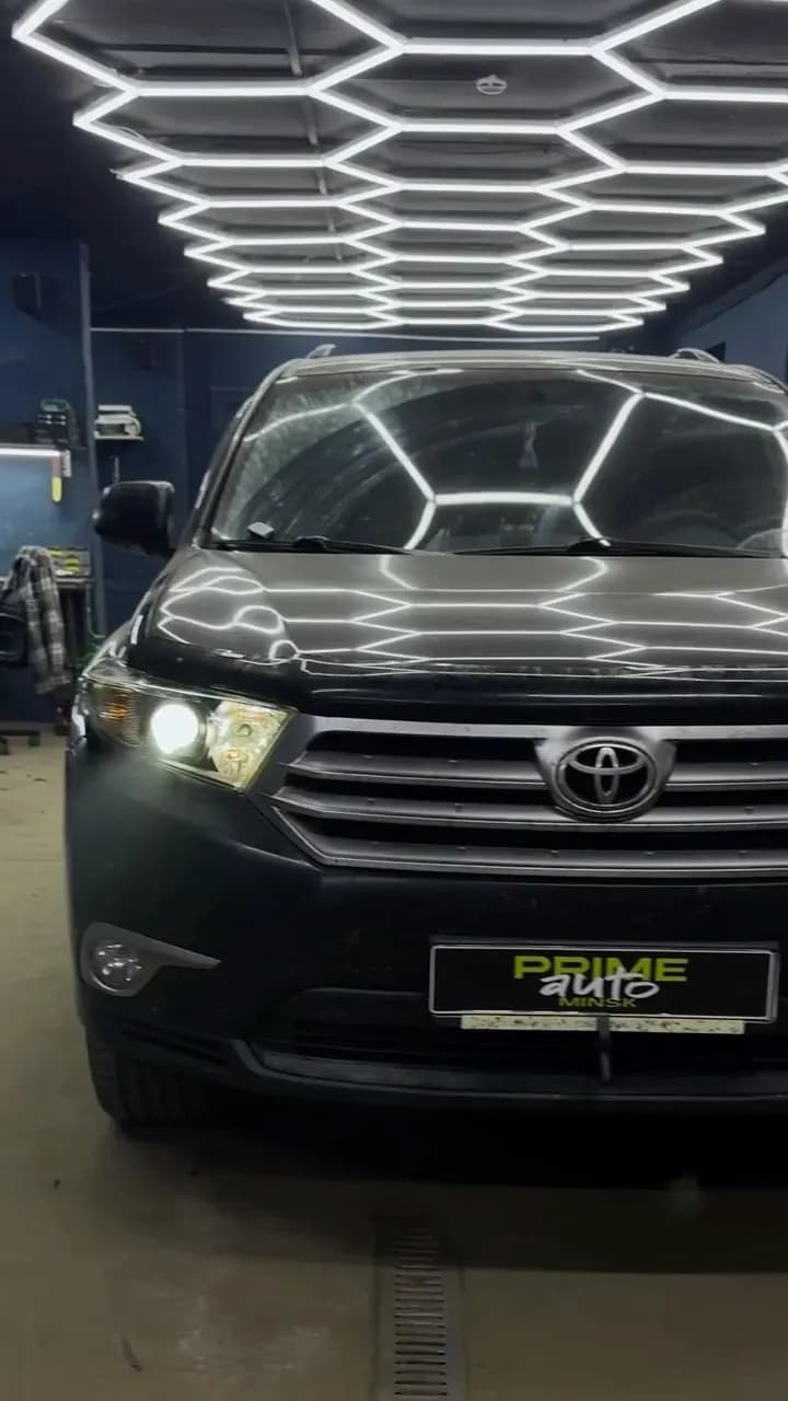 Toyota Highlander: улучшили свет bi-led модулями, отшлифовали и отполировали фары, оклеили плёнкой