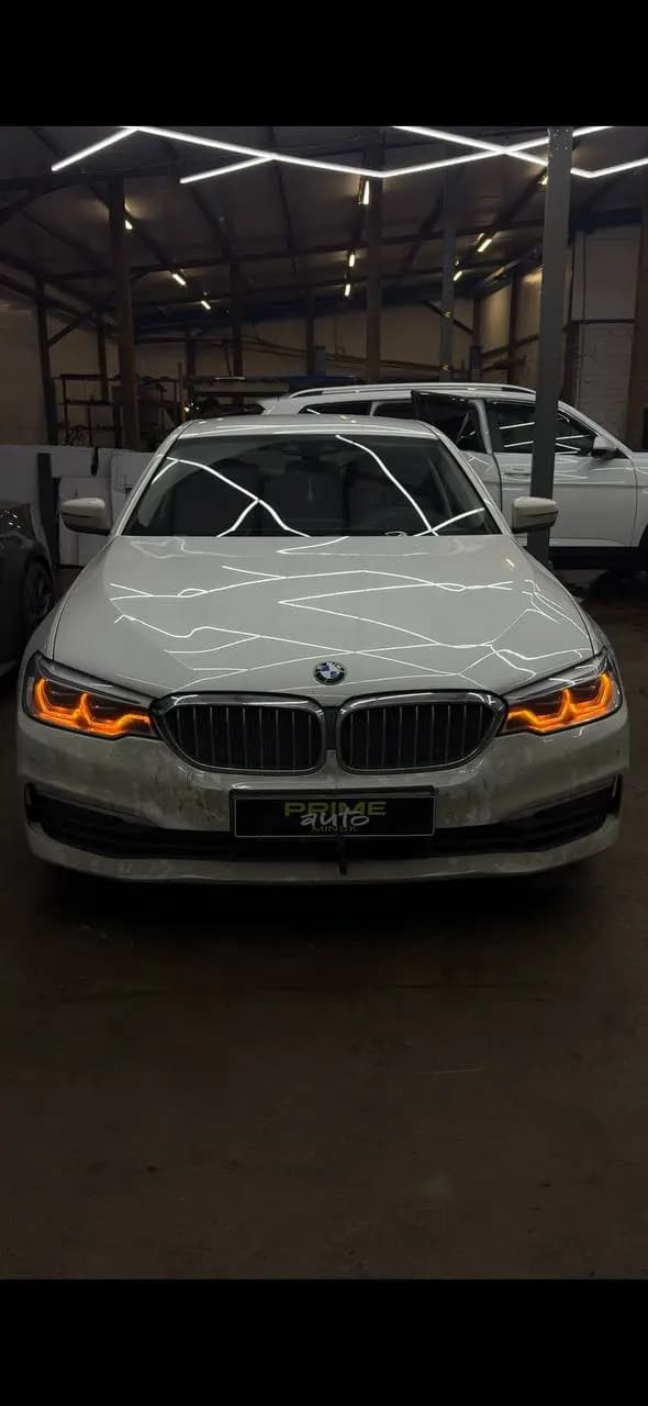 BMW G30: пересветили дхо в оранжевый цвет