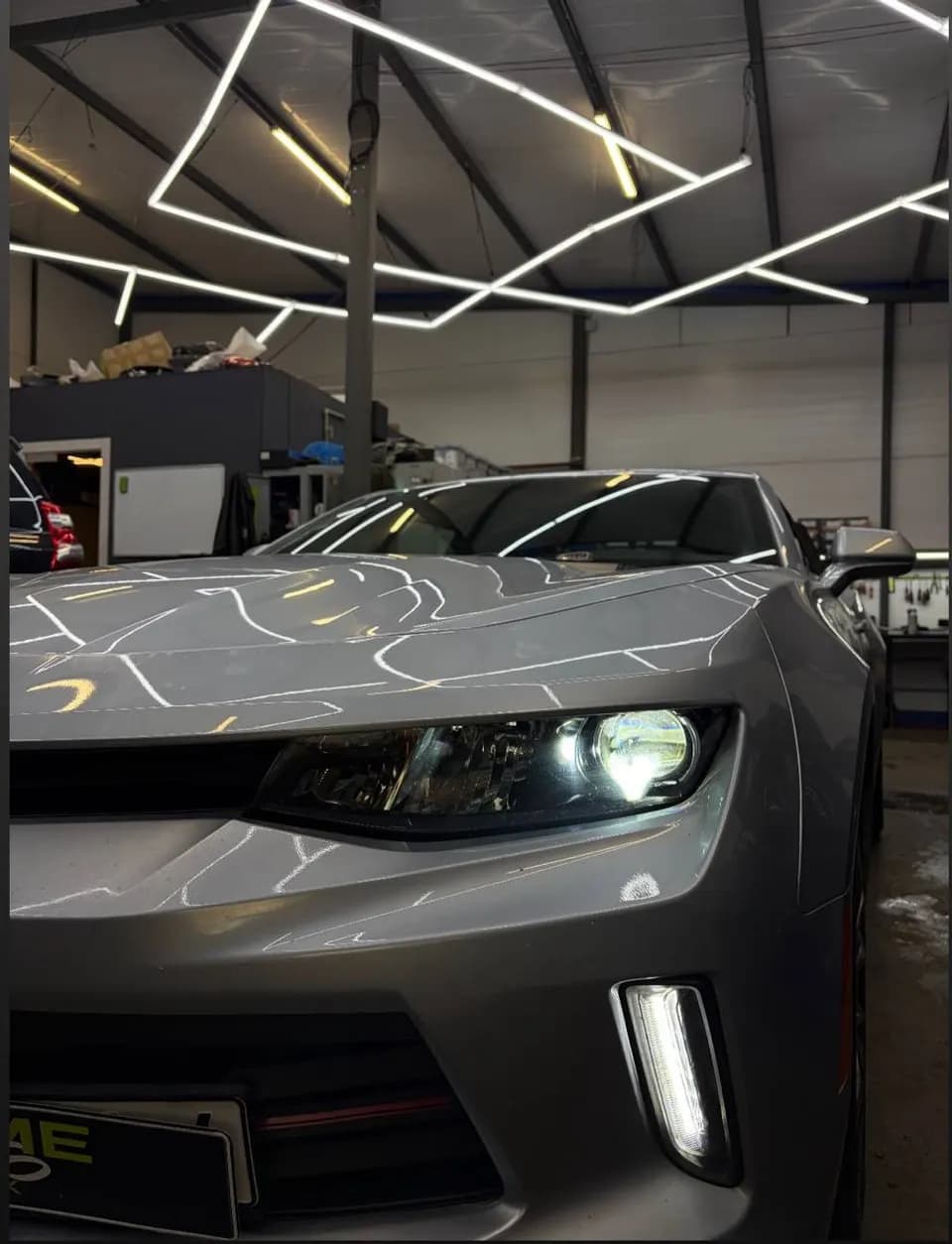 Chevrolet Camaro: установили bi-led модули, отполировали и оклеили фары защитной плёнкой
