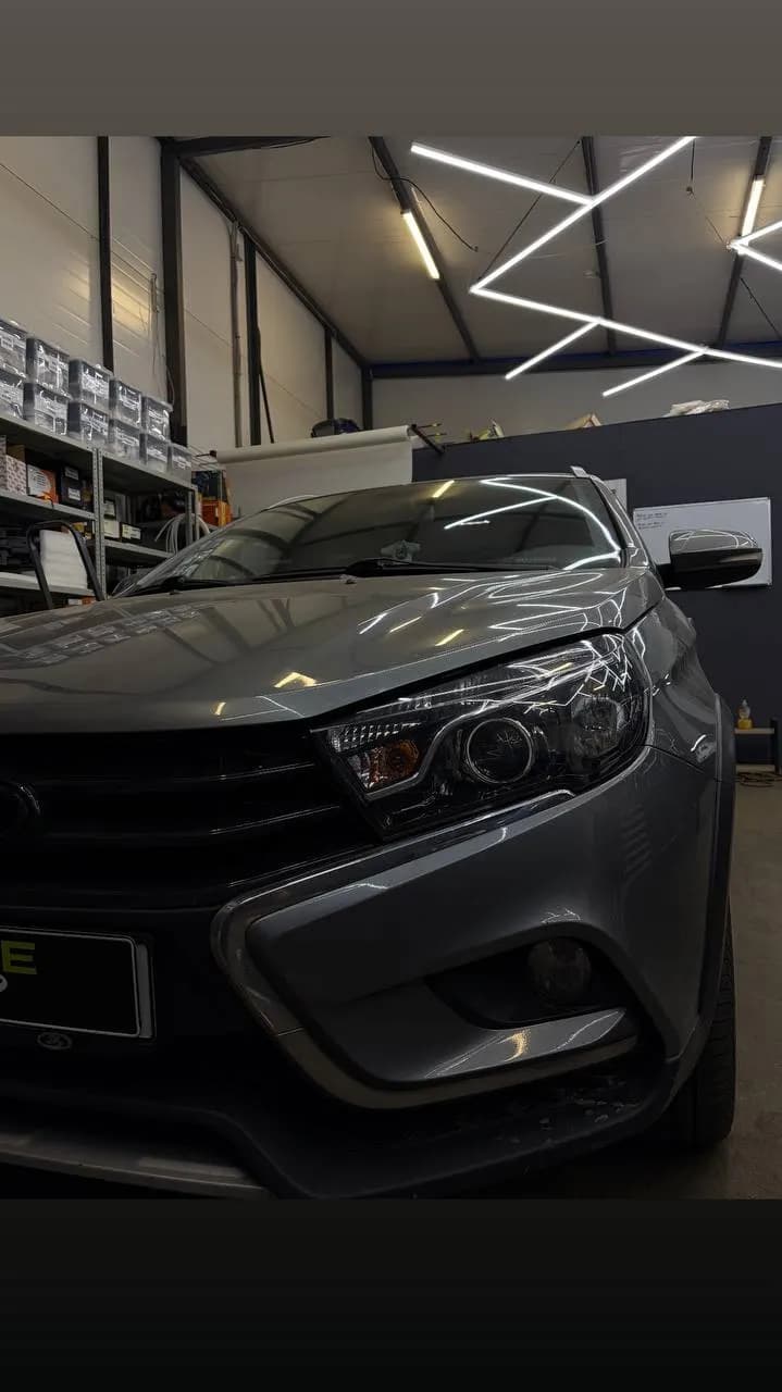 Lada Vesta: установили bi-led модули, отполировали и оклеили фары защитной плёнкой