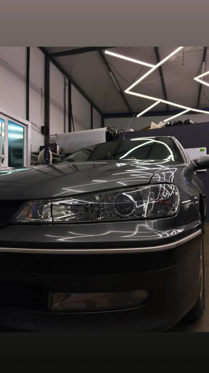 Peugeot 406: установили bi-led модули, отполировали и оклеили фары защитной плёнкой