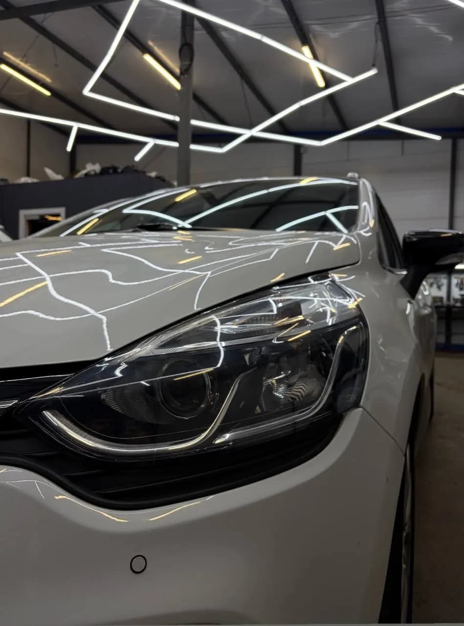 Renault Clio: установили bi-led модули, отполировали и оклеили фары защитной плёнкой